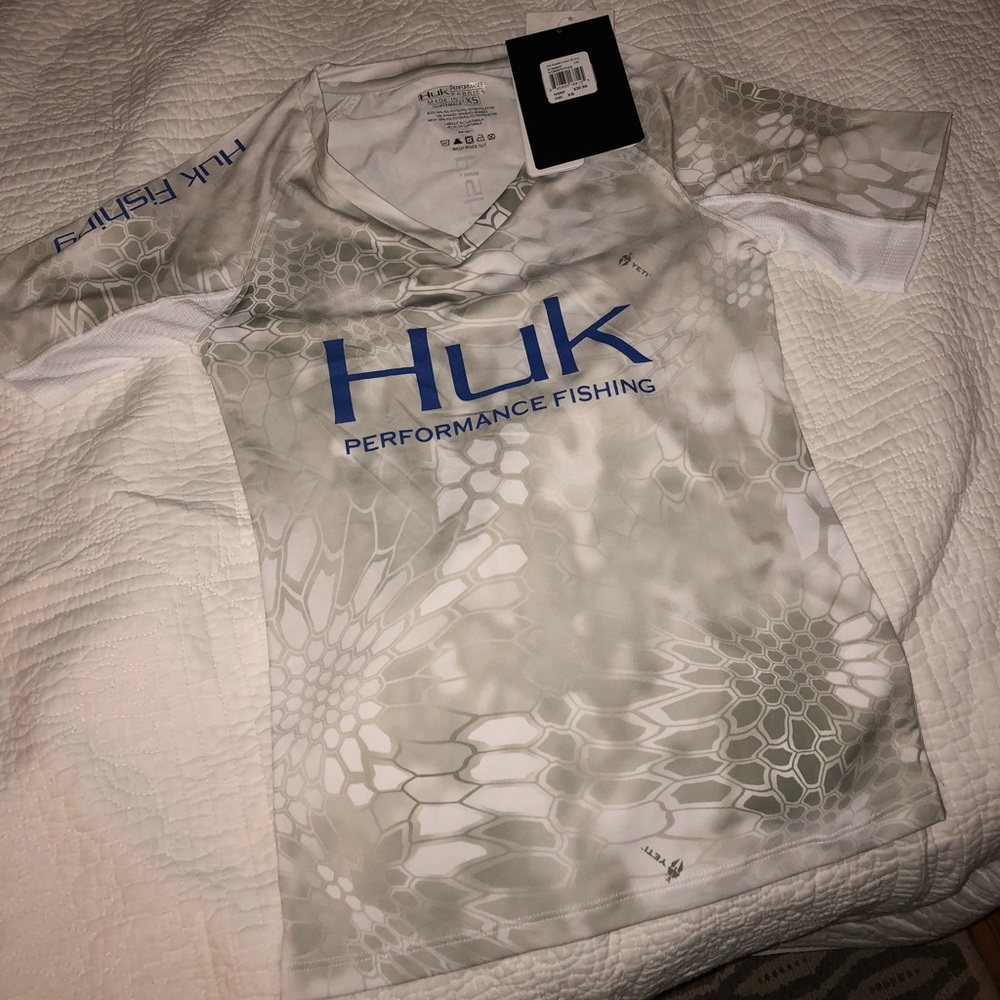 Woman’s NWT HUK fishing shirt